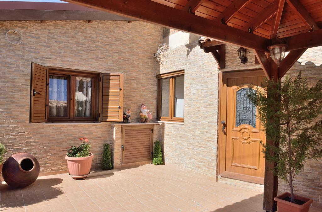 The Love Holiday House Tris Elies المظهر الخارجي الصورة